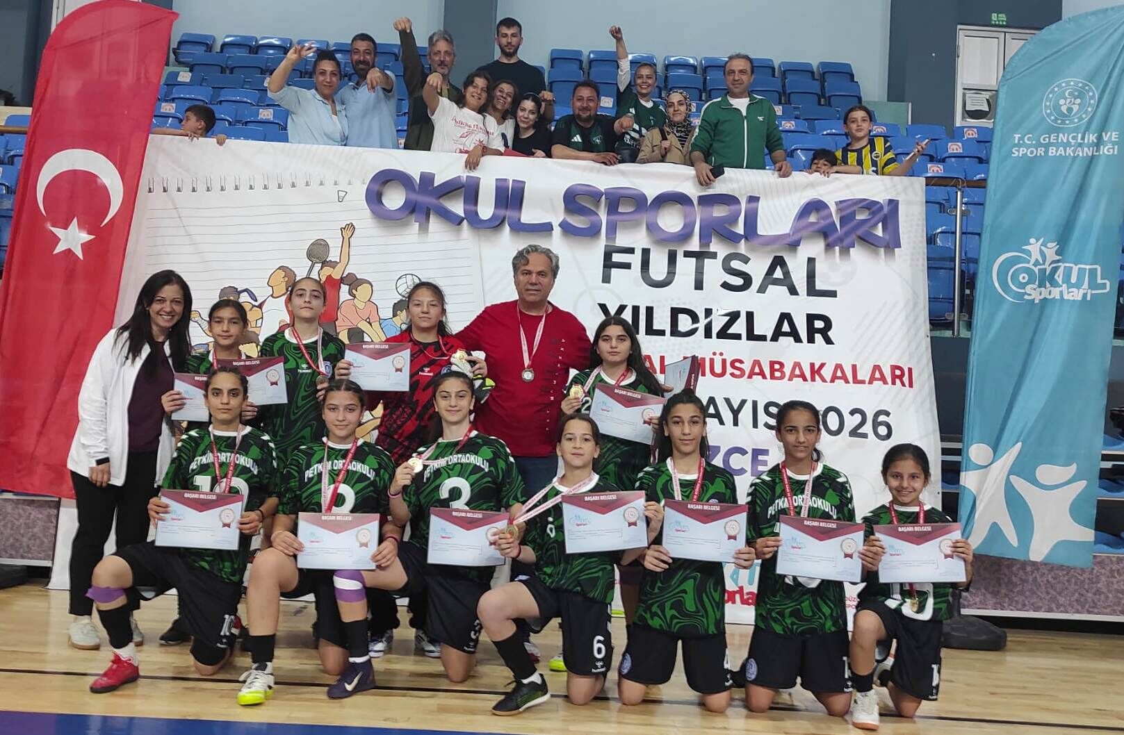 Körfezli̇ Kizlar Futsalda Fi̇nallere Kaldi 1