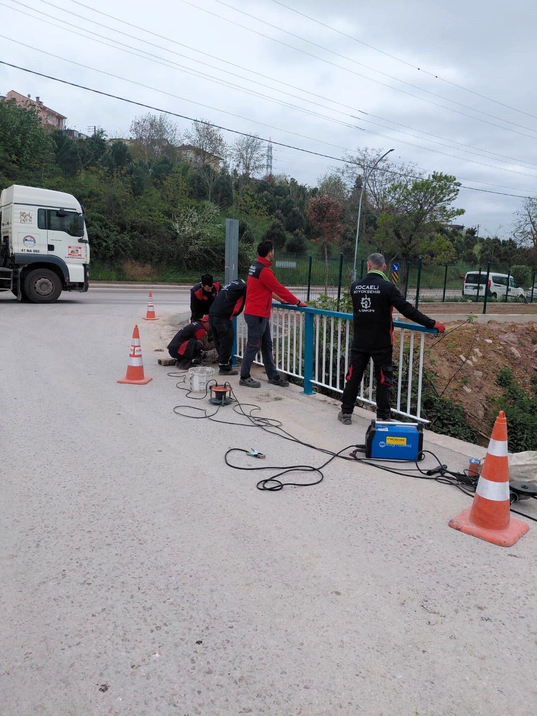 Korkuluklar, Büyükşehir'le Pırıl Pırıl (11) (Büyük)