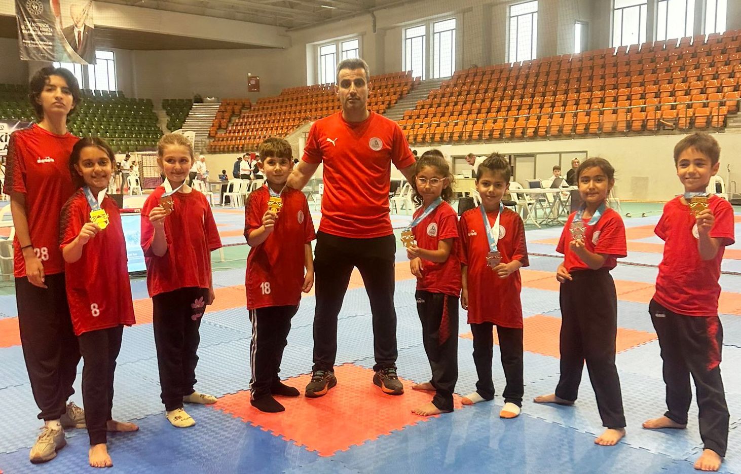 15 Körfez’in Yıldız Karatecileri Darıca’da Parladılar
