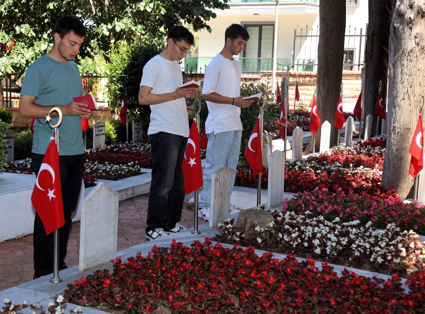 15 Temmuz Öncesi Şehitlikte Anlamlı Buluşma (3)