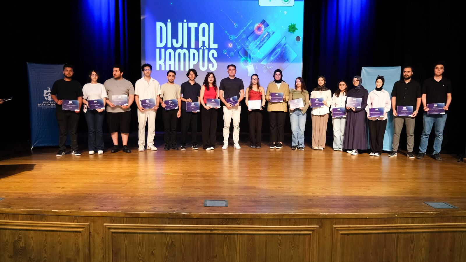 Dijital Kampüs’te Yetişen 237 Genç Sertifikalarını Aldı (1)