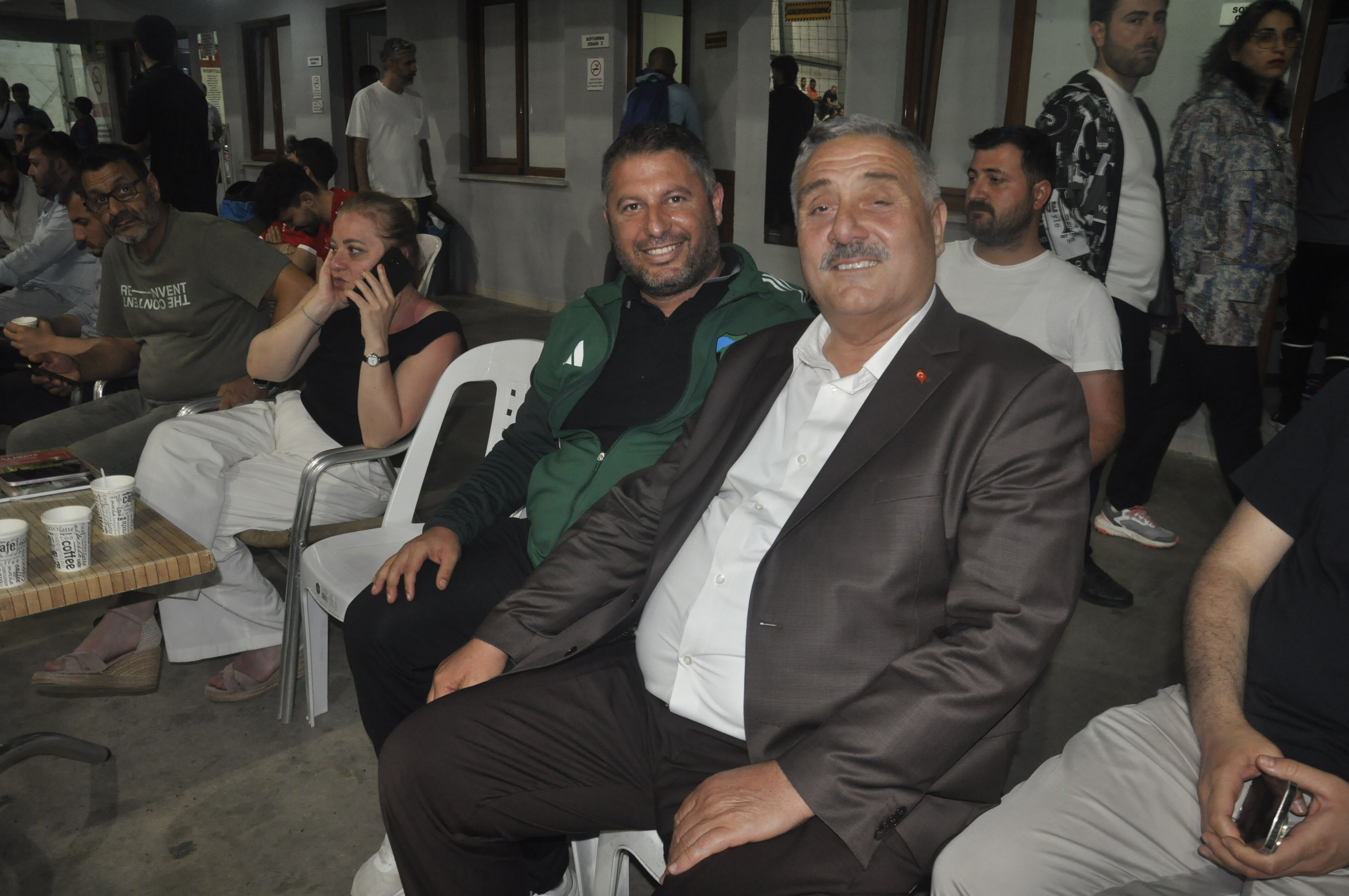 Körfez Kent Konseyi̇ Başknani Ahmet Önal .Eyrek Fi̇naldeki̇ Takimini Yakindan Taki̇p Etti̇