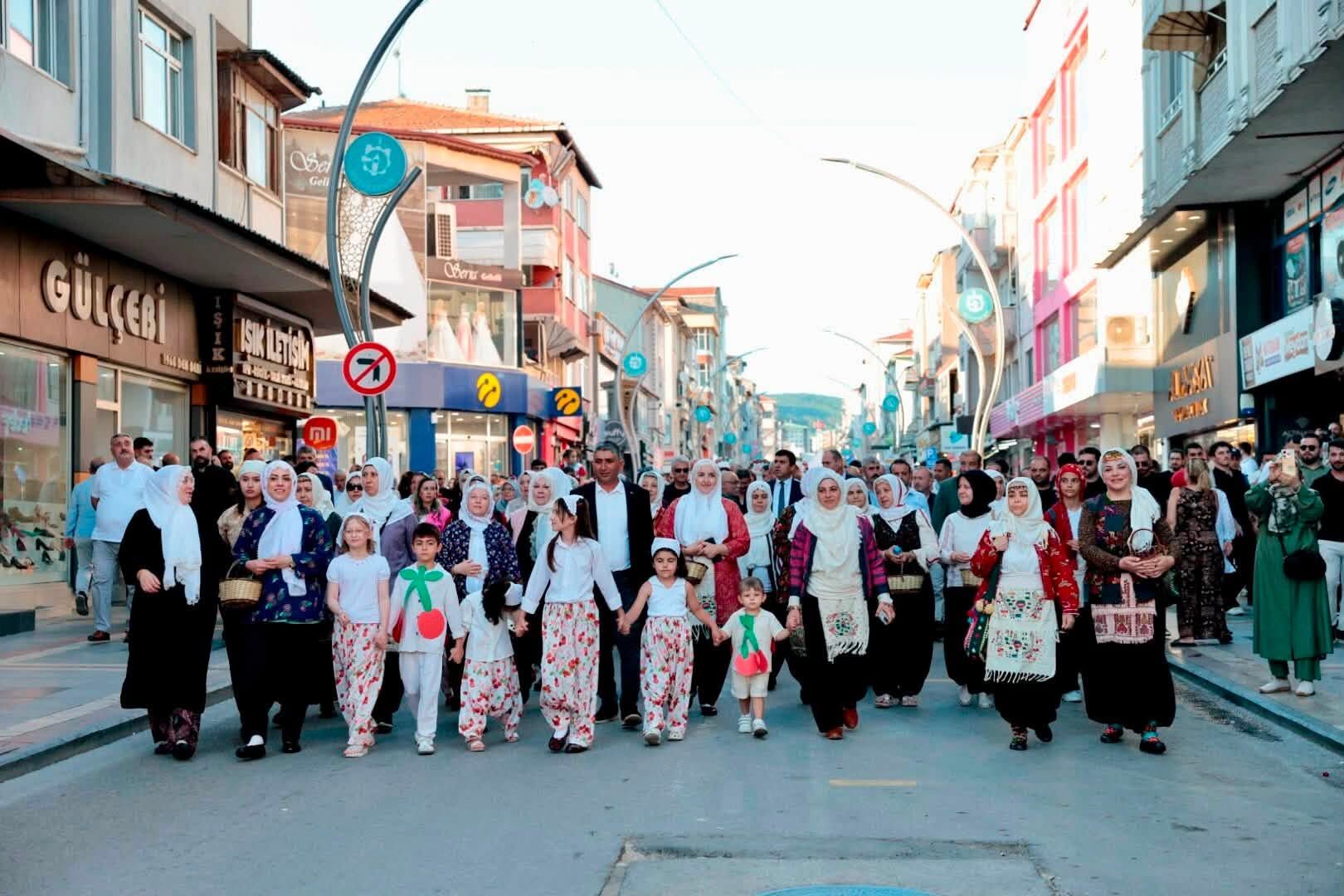 Kortej Yürüyüşü (2)