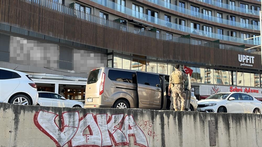 A W759482 02