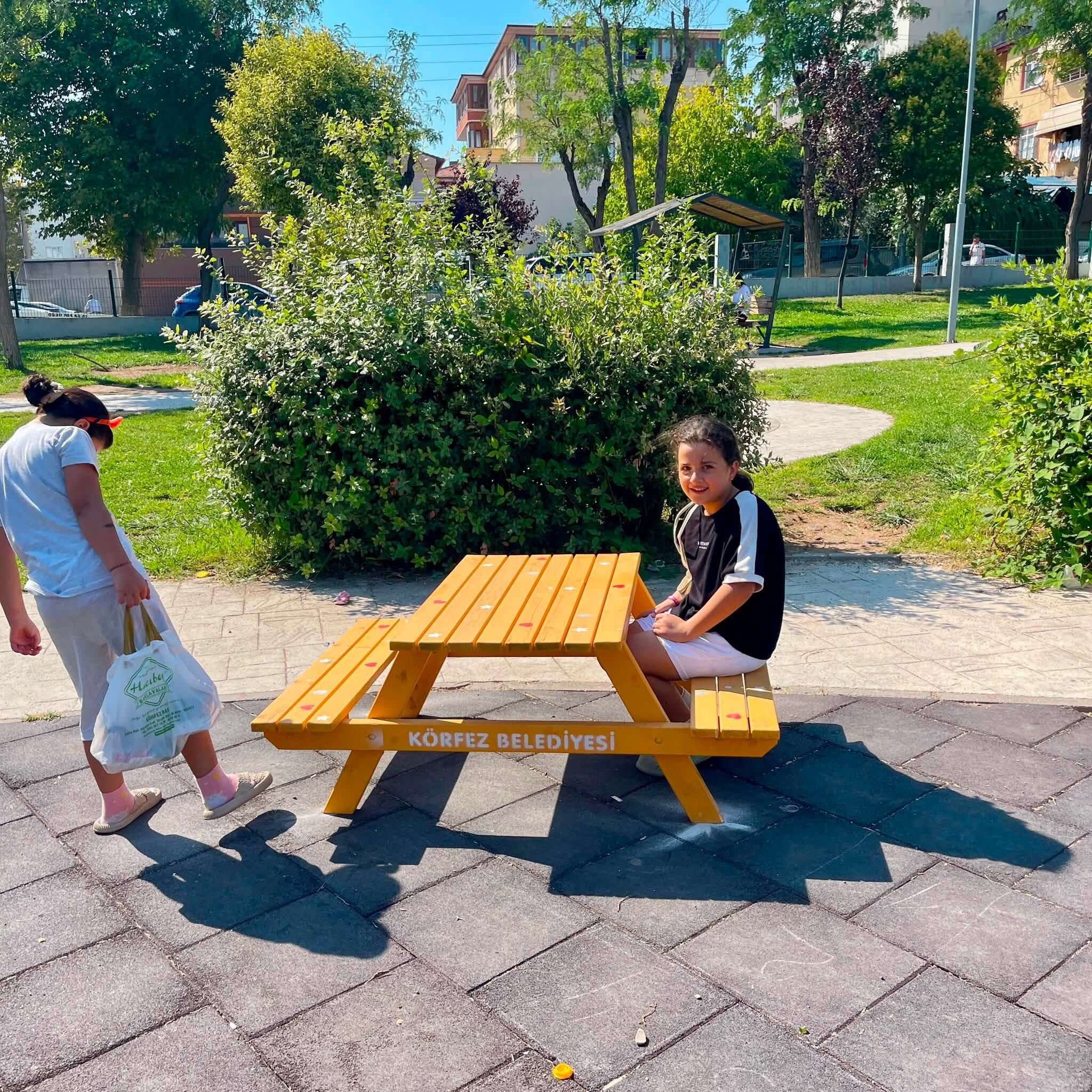 Parklara Çocuklara Özel Oturma Grupları (1)