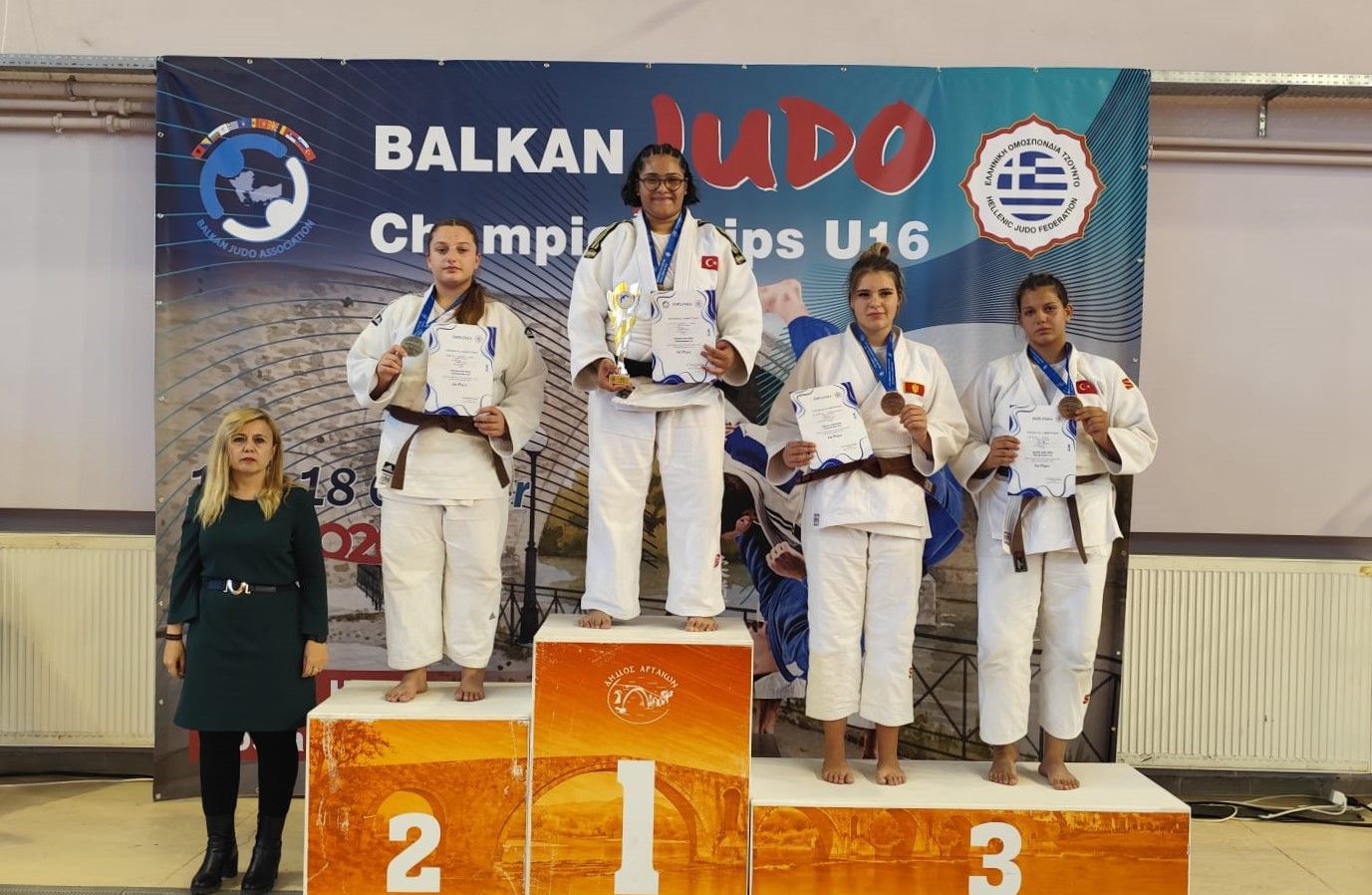 Balkanlarda İki̇ Şampi̇yonluk Bi̇rden (3)