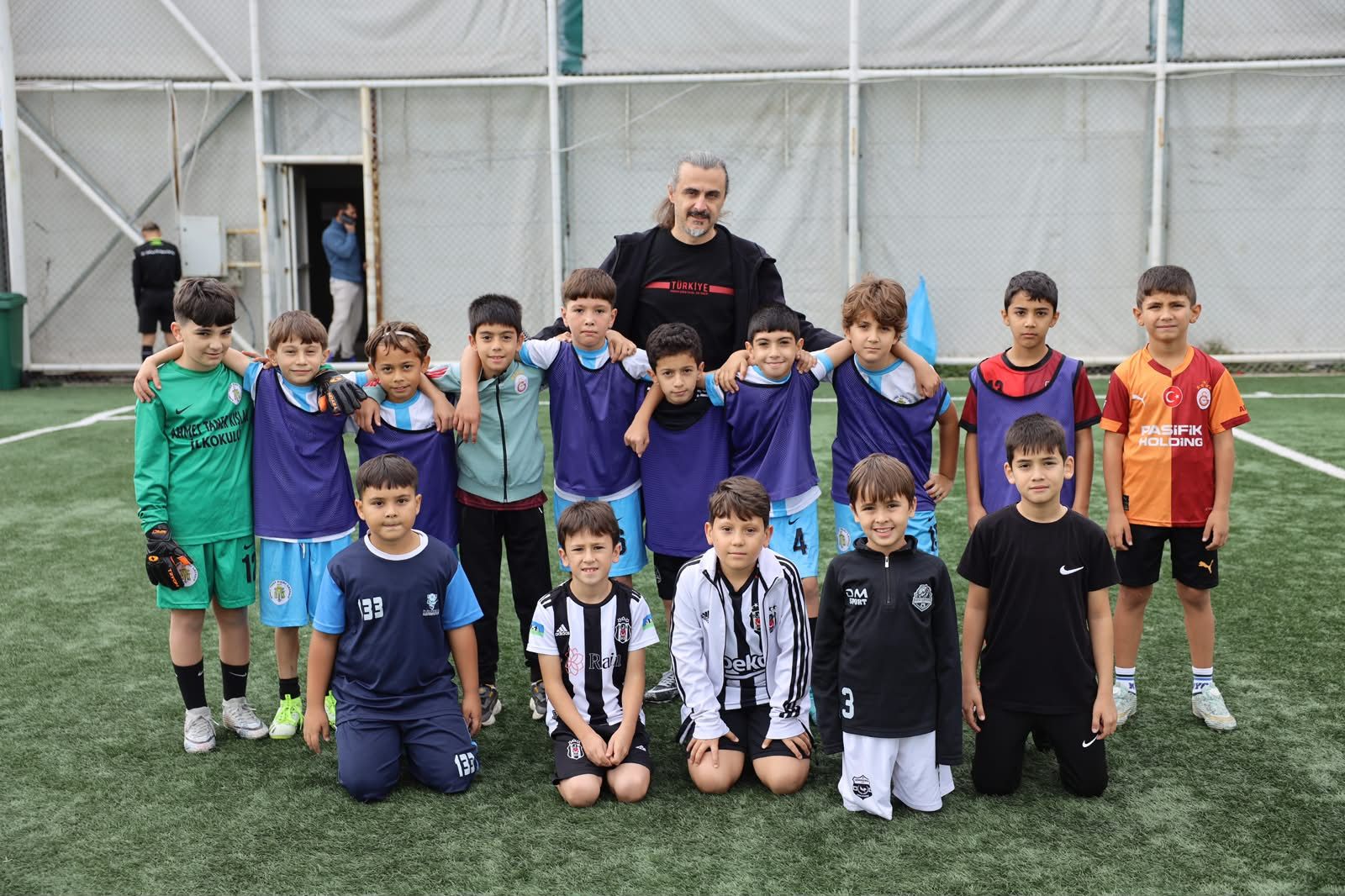 Cumhuri̇yet Bayrami Mi̇ni̇kler Futbol Turnuvasi Başladi 9