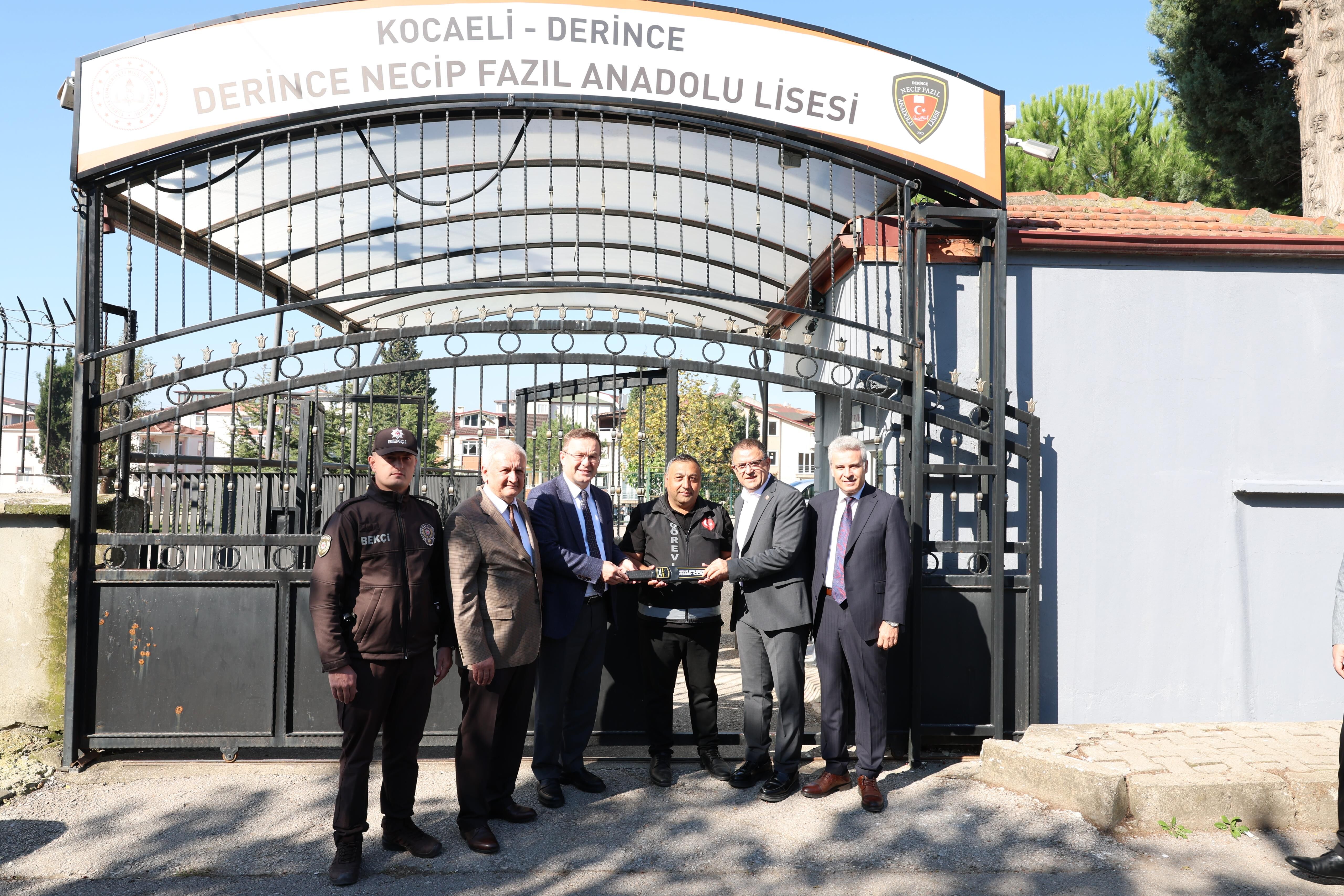 Derince’de 55 Okula Dedektör Desteği
