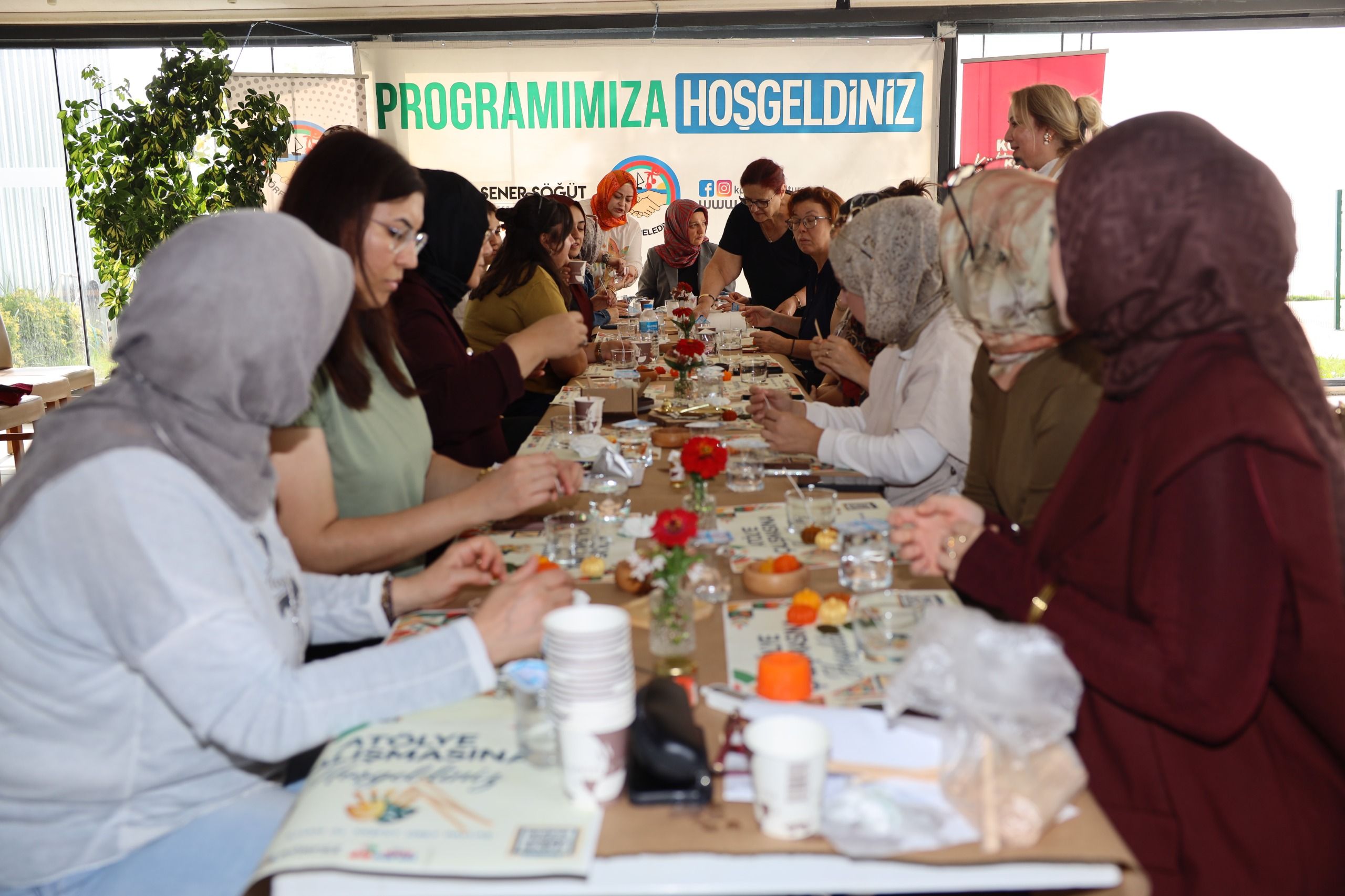 Kendi̇ Mumlarini Tasarladilar (3)