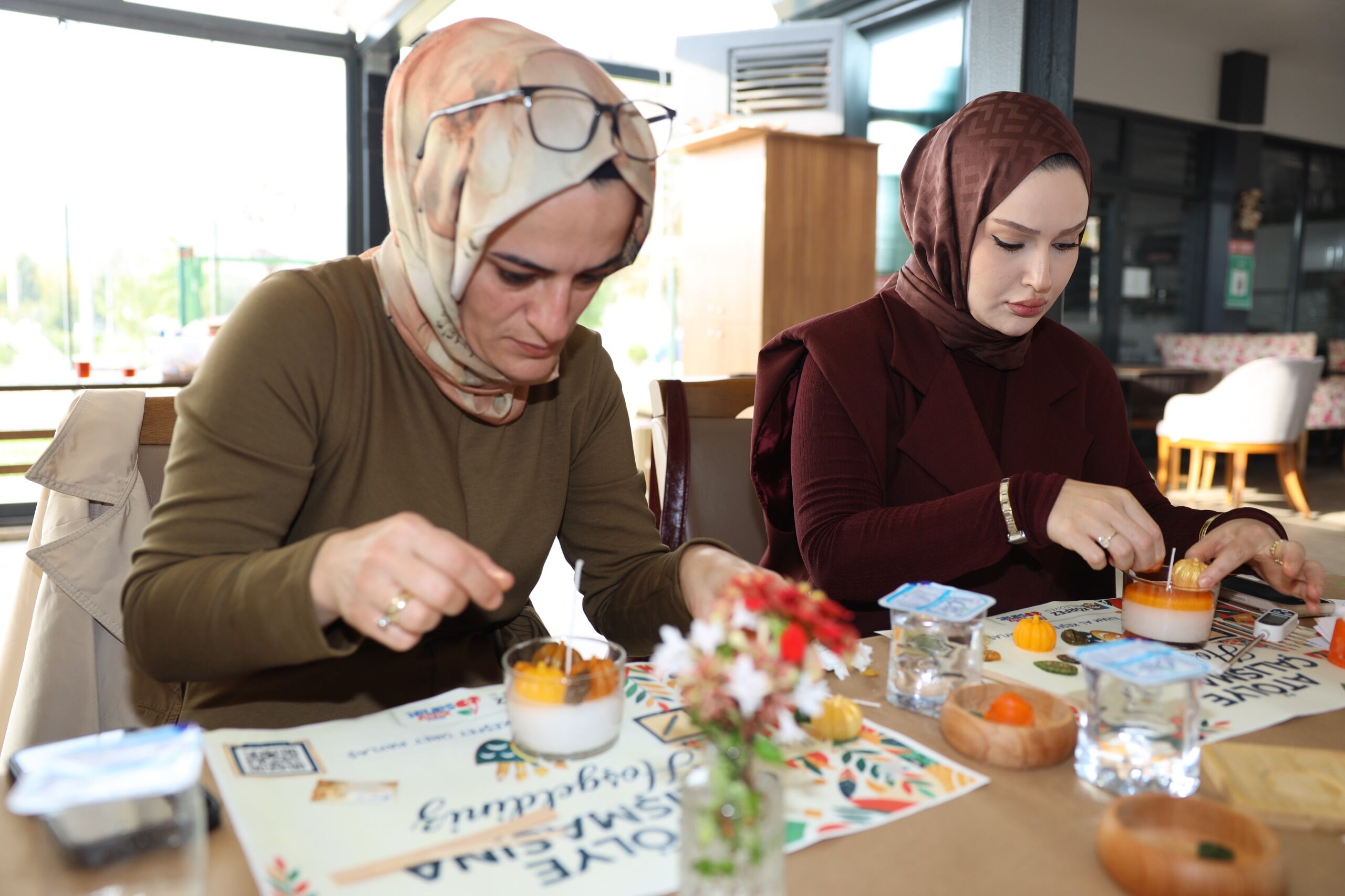 Kendi̇ Mumlarini Tasarladilar (5)