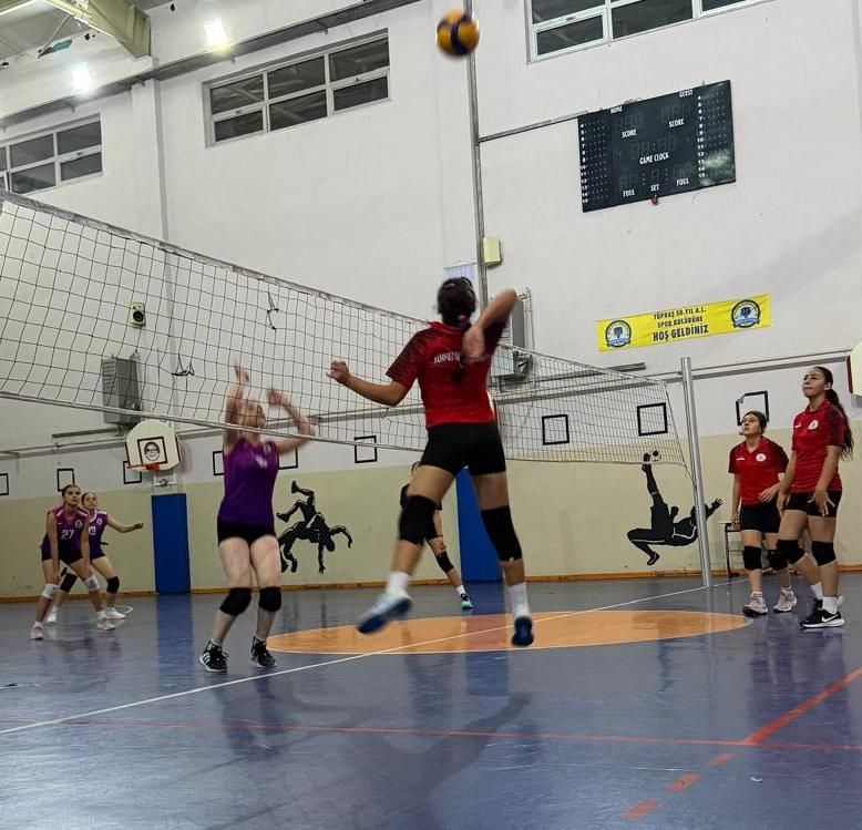 Körfez Bel Spor Okullari Basketbol Voleybol Devam Edi̇yor 7